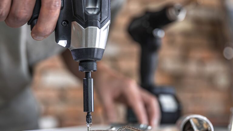 Furadeira e Parafusadeira DeWalt Se Destaca Em Potência e Autonomia